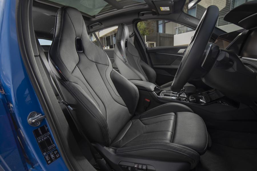 Интерьер BMW M135i xDrive (F40) 2019 года  (AU) (фото 29 из 35)
